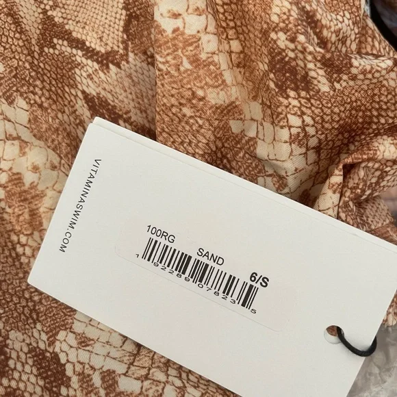 Vitamin A Remy Rash Guard - Picture 7 of 7